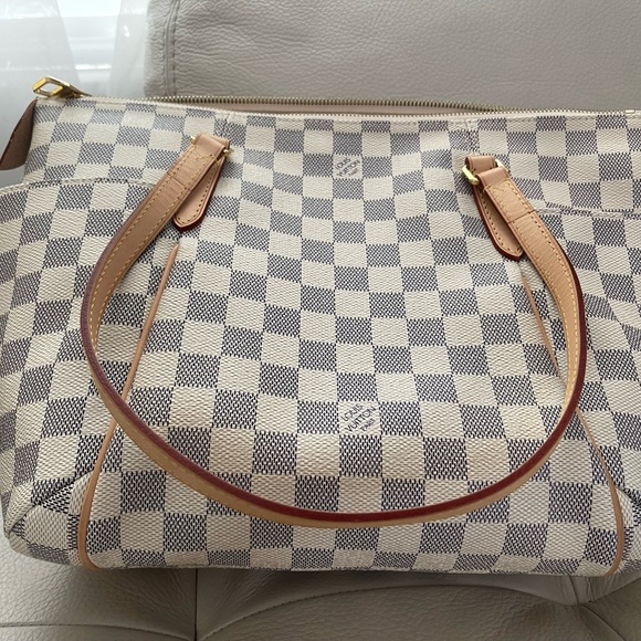 ✅SOLD✅ 🔥Rare🔥 Authentic Louis Vuitton Totally PM - Picture 2 of 10